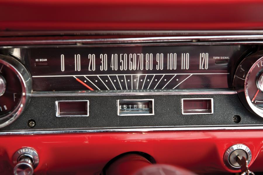 Детали интерьера Ford Mustang Convertible 1965 года  (фото 15 из 76)